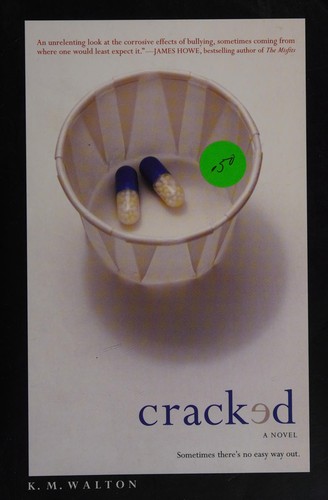 Roman : Cracked, K M Walton (9781442429178)